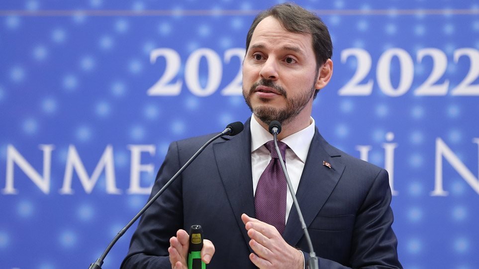 Μπεράτ Αλμπαϊράκ: Ο γαμπρός που κάθισε δίπλα στον Ερντογάν και «καταποντίστηκε» μαζί με την τουρκική λίρα