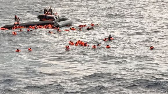 «Πνίγηκε» στη Μεσόγειο το ευρωπαϊκό αφήγημα – 100 νεκροί πρόσφυγες στη θάλασσα σε μια μέρα