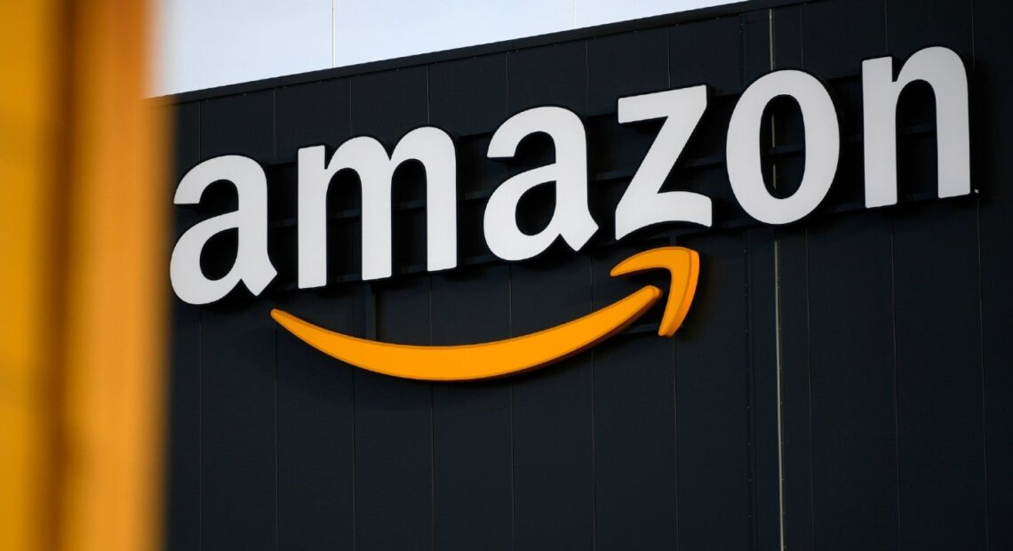 Amazon: Προωθεί τις θεωρίες συνωμοσίας κατά της Covid 19
