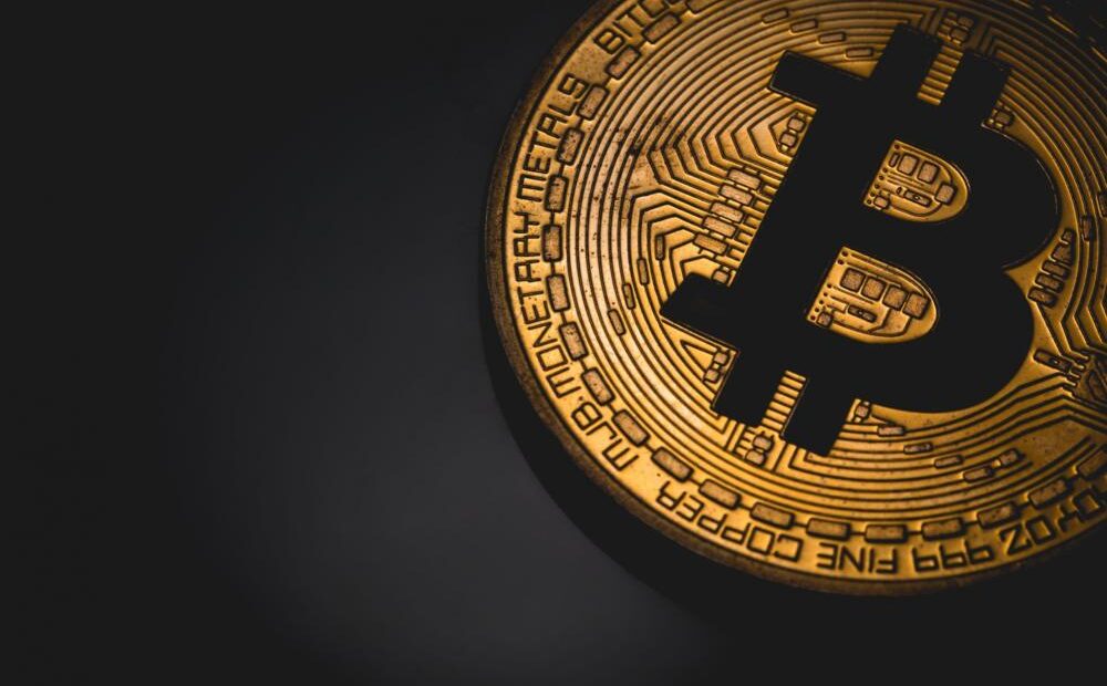 Bitcoin: Για πρώτη φορά ξεπέρασε τα 23
