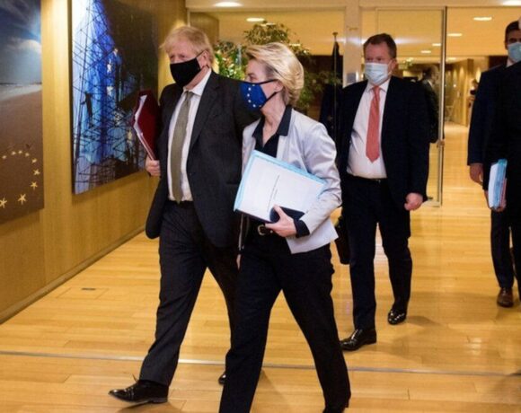 Brexit: Φον ντερ Λάιεν και Τζόνσον αποφασίζουν αν θα συνεχιστούν οι συνομιλίες για συμφωνία