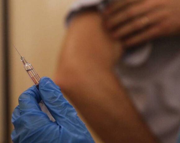 Αμερικανικά ΜΜΕ: Ακόμα και την Παρασκευή το εμβόλιο