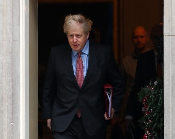 Κορωνοϊός – Βρετανία: Νέα μέτρα ανακοινώνει ο Τζόνσον για τον περιορισμό της μετάλλαξης του ιού