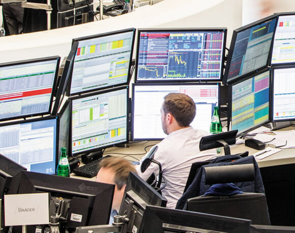 Μικρή άνοδος στις ευρωαγορές – Στο επίκεντρο εμβόλιο, ΗΠΑ και Brexit