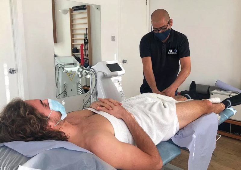 Παρέμεινε στο Λονδίνο για θεραπεία ο Τσιτσιπάς