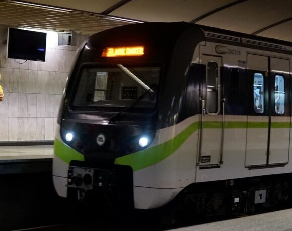 Παραμονή Πρωτοχρονιάς: Τι ώρα σταματούν μετρό, τραμ, ηλεκτρικός