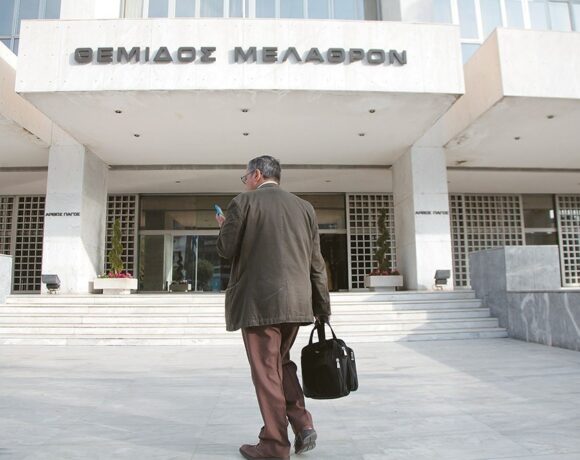 Στην Ολομέλεια ο γόρδιος δεσμός για τις διώξεις τραπεζικών στελεχών