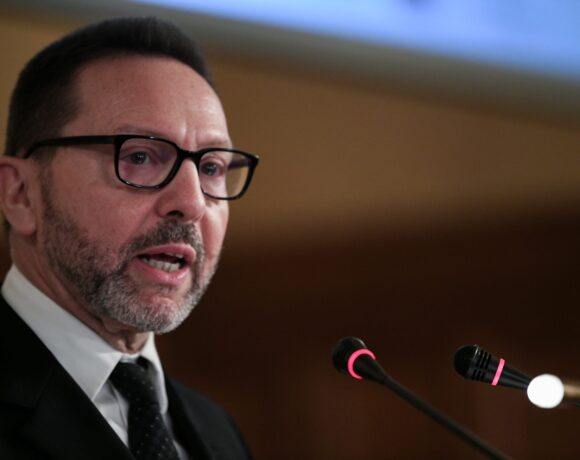 Στουρνάρας: «Δεν απειλείται η βιωσιμότητα του δημόσιου χρέους τουλάχιστον μέχρι τις αρχές της δεκαετίας του 2030»
