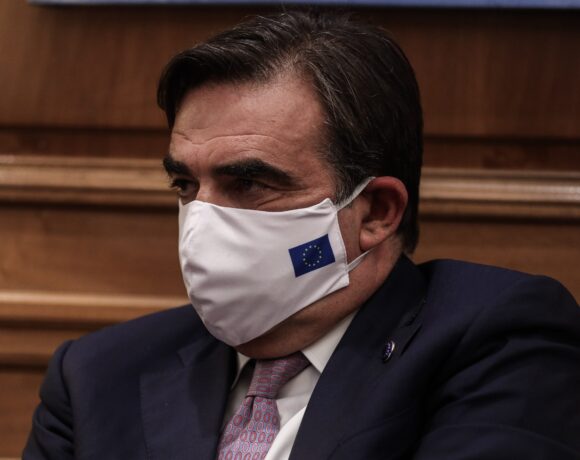 Σχοινάς: Όλοι οι Ευρωπαίοι θα έχουν επαρκή κάλυψη σε εμβόλια