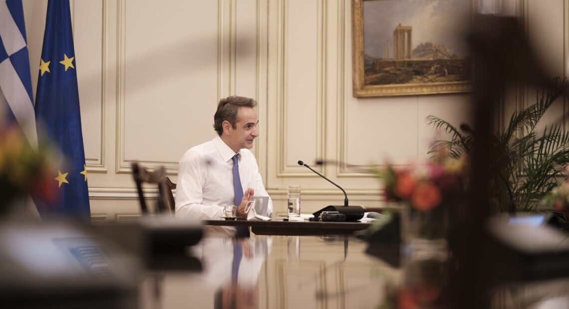 Τα διλήμματα για το απαγορευτικό «επιστρέφουν» στο Μαξίμου