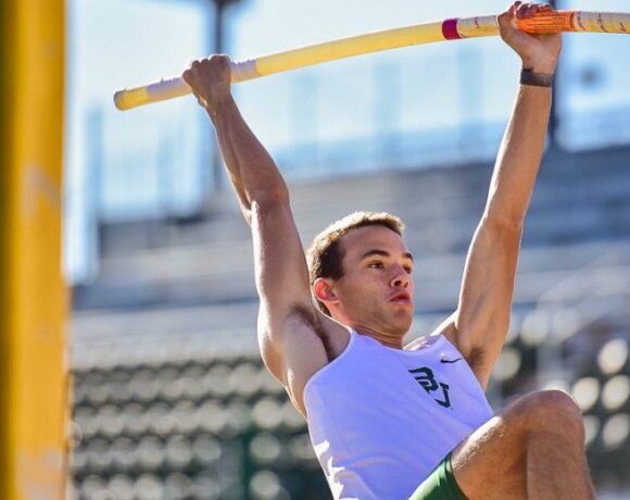 Ψηλά ο πήχης στο επί κοντώ με το… καλημέρα (video)