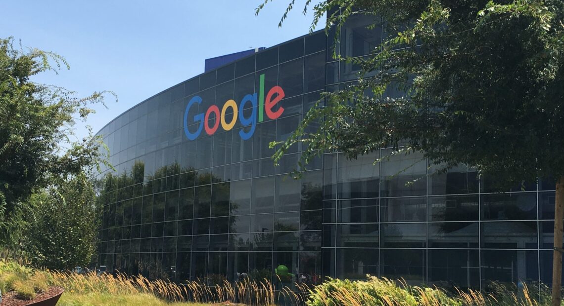 Google: Καλείται να δώσει εξηγήσεις μετά την απόλυση μαύρης ερευνήτριας