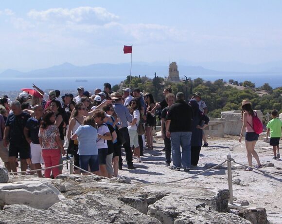 Greece’s Tourist Guides Call For Extra Aid Due To Covid 19
