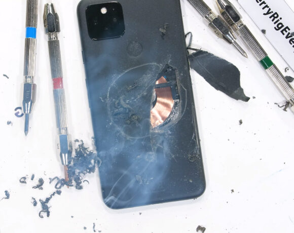 Pixel 5: Τελικά το σασί του είναι μεταλλικό ή πλαστικό; [βίντεο]