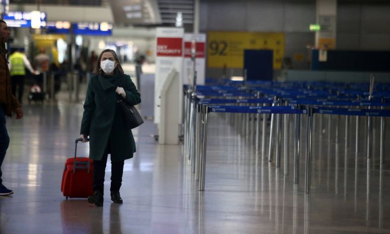 Ανώμαλη προσγείωση της παγκόσμιας αεροπορικής κίνησης το 2020 – «Βουτιά» 60% λόγω πανδημίας
