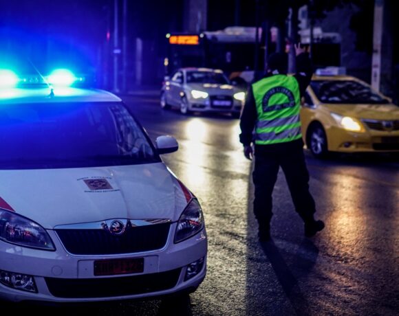 Απαγόρευση κυκλοφορίας: «Βροχή» ελέγχων και προστίμων – Πώς γίνονται οι μετακινήσεις