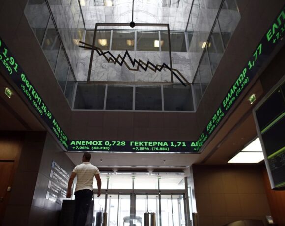 Η απουσία εταιρικών νέων σπρώχνει το Χρηματιστήριο Αθηνών πιο χαμηλά