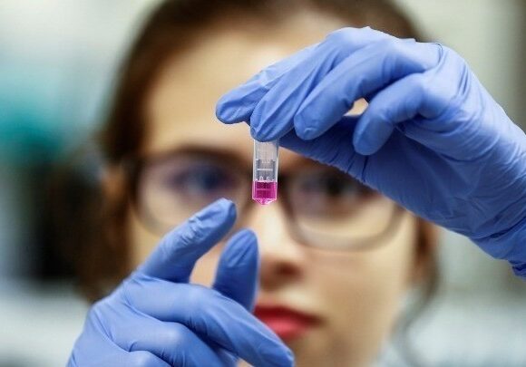 Η πορεία των εμβολιασμών προβληματίζει τις αγορές – Αναθεωρούν το βασικό σενάριο οι αναλυτές