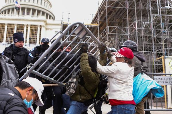 ΗΠΑ : Η βαθιά κρίση της αμερικανικής δημοκρατίας