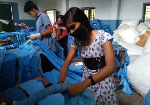 Ινδία : Στρώματα από τα υπολείμματα προστατευτικού εξοπλισμού για τον κοροναϊό