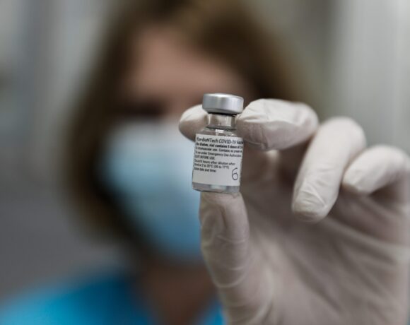 Κορωνοϊός: Pfizer και Biontech θα προσφέρουν το εμβόλιο σε εθελοντές που έλαβαν εικονικό φάρμακο