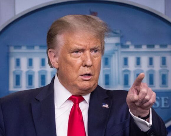 «Κόκκινη κάρτα» στον Τραμπ και από το Youtube