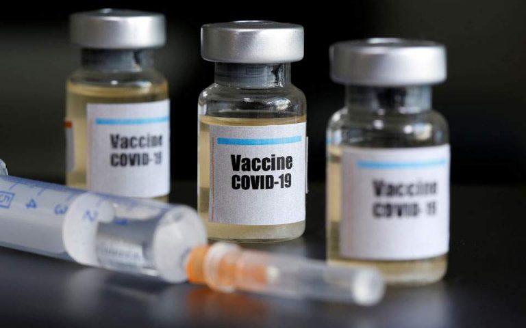 Με απαγόρευση εξαγωγής εμβολίων απειλεί η Ευρώπη