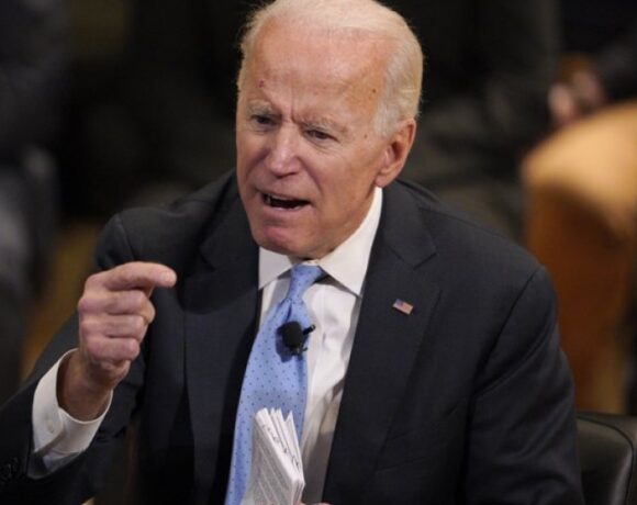 Μπάιντεν: Ο Τραμπ εξαπέλυσε επίθεση εναντίον των θεσμών