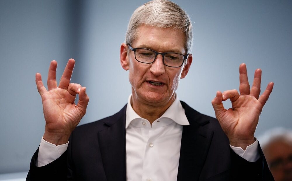 Ο ετήσιος μισθός του Ceo της Apple, Tim Cook, έφτασε τα $14,8 εκατ.