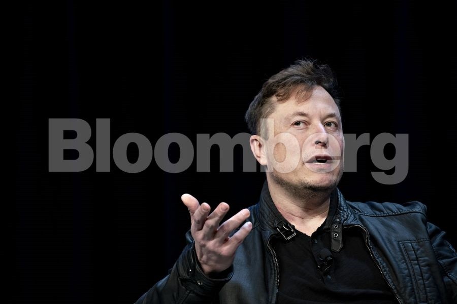Ο Μασκ ξεπέρασε τον Μπέζο σε πλούτο και η Tesla «χτυπά» την Facebook 