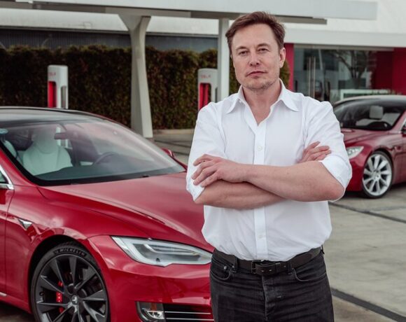 Οι κερδισμένοι του 2020: Tesla και Ελον Μασκ – Λεφτά στην πρίζα