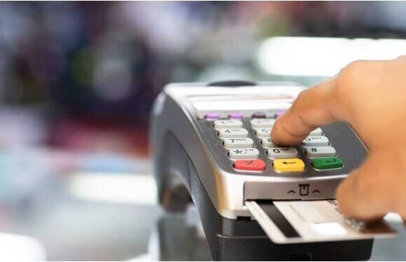 Σκέψεις για «πάγωμα» στο πρόστιμο 22% για τις ηλεκτρονικές δαπάνες