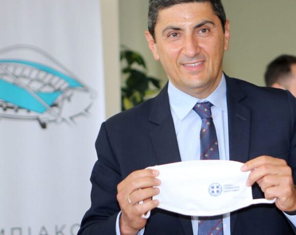 Στήριξη από Μαξίμου, ακλόνητος ο Αυγενάκης