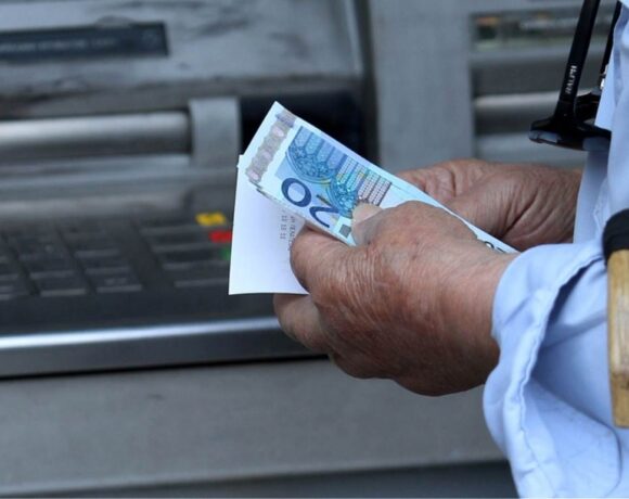 Συντάξεις Φεβρουαρίου 2021: Ξεκινούν οι πληρωμές – Οι πρώτοι δικαιούχοι (vid)