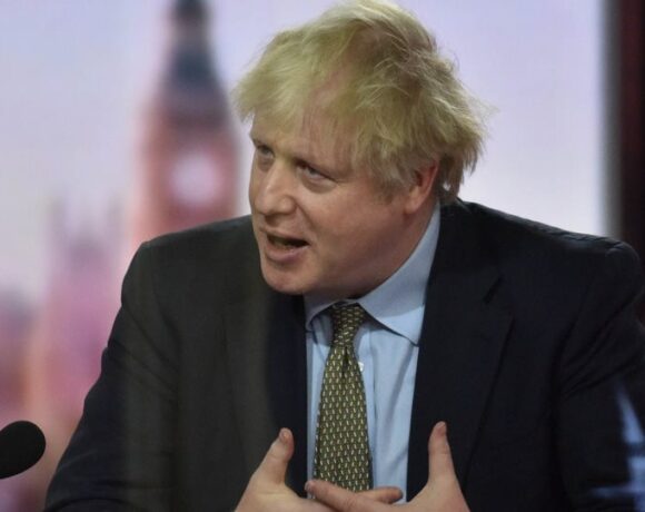 Τζόνσον: Το μεταλλαγμένο στέλεχος του κορωνοϊού «ίσως είναι πιο θανατηφόρο»