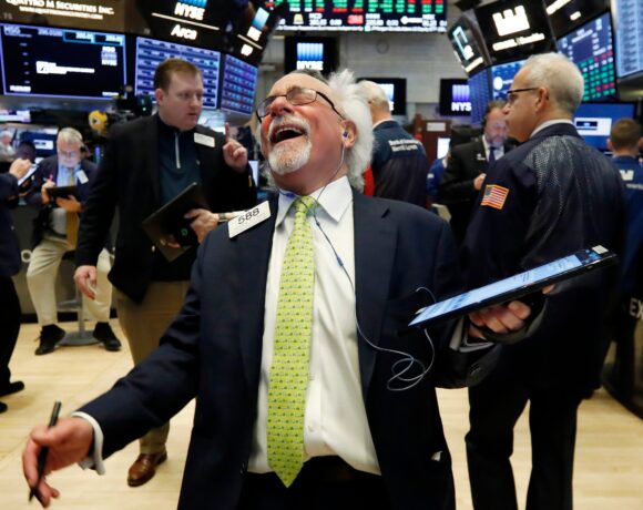 Wall Street: Επέστρεψε στα κέρδη μετά το Sell Off της Τετάρτης – Δεν κατάφερε να διατηρήσει τις 600 μονάδες ο Dow Jones