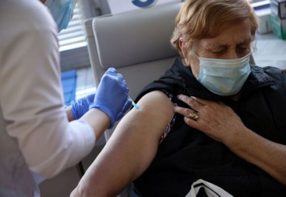 Βουλγαρία : Προεκλογικό… τέλος στις ομάδες προτεραιότητας στον εμβολιασμό