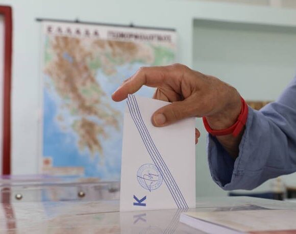 Δημοσκόπηση Interview: Σταθερά μπροστά η ΝΔ με 17,1 μονάδες από τον ΣΥΡΙΖΑ
