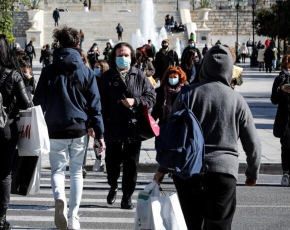 Διπλή μάσκα: Τι θα αλλάξει τις επόμενες ημέρες στη χρήση της