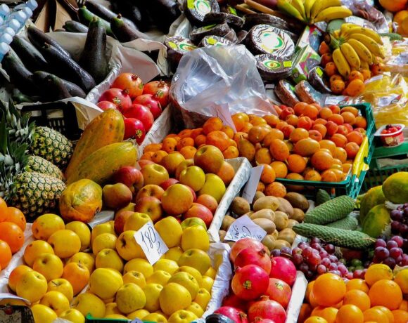 Εμπορικός Σύλλογος Αθηνών: Ζητά να απαγορευτεί η πώληση βιομηχανικών προϊόντων στις λαϊκές αγορές