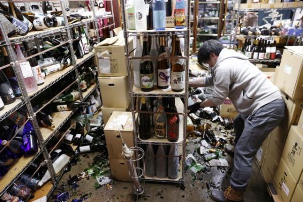 Ιαπωνία : Δεκάδες τραυματίες και διακοπές ρεύματος από τον ισχυρό σεισμό