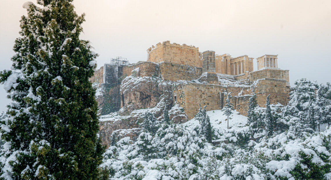 Ιn Pictures: Snow Covers Athens