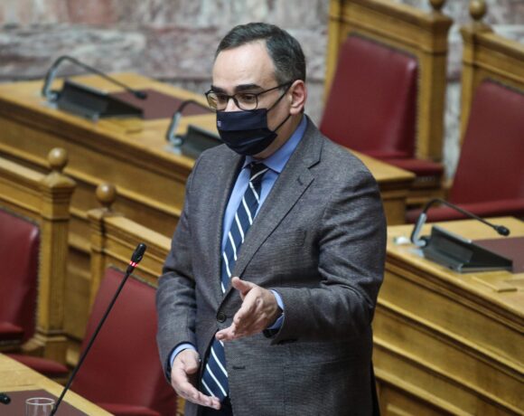 Κοντοζαμάνης: Η Εθνική Επιτροπή Εμβολιασμών αποφάσισε ποιοι και πότε θα εμβολιαστούν