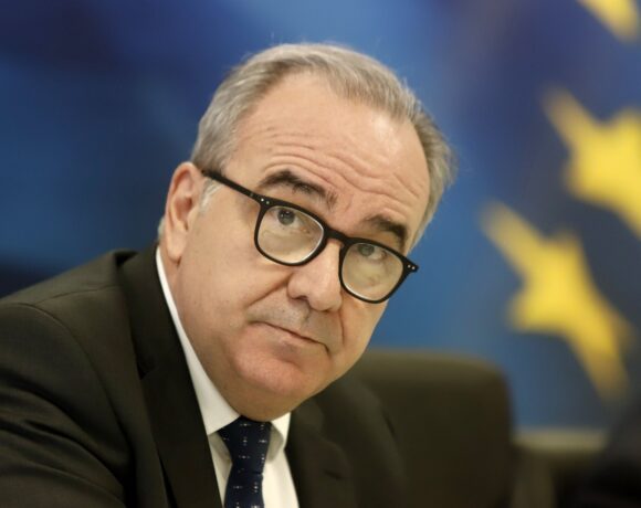 Παπαθανάσης: Γίνεται τώρα αλλαγή στρατηγικής για να αποφύγουμε το τρίτο κύμα