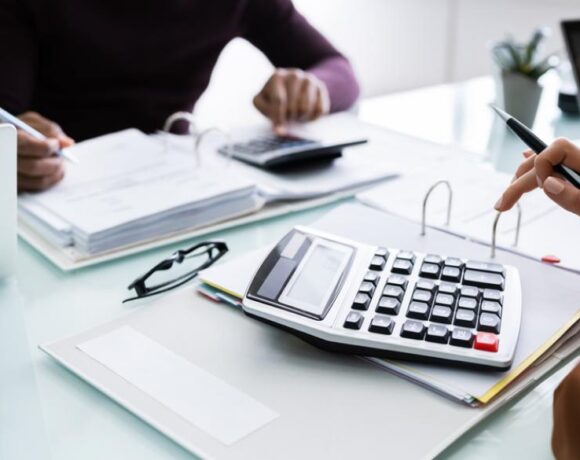 Στα σκαριά «πάγωμα» και νέα ρύθμιση και για τις οφειλές προς τα ταμεία