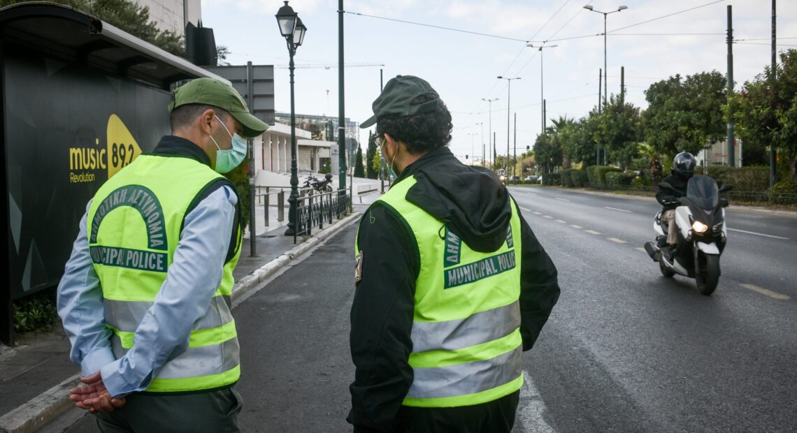 Lockdown: Σενάριο για απαγόρευση μετακίνησης μεταξύ των δήμων της Αττικής