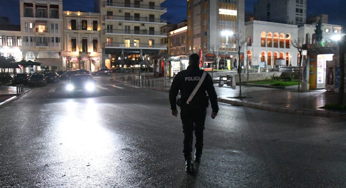 Lockdown: Συνεχίζονται οι παραβάσεις – «Βροχή» τα πρόστιμα (vid)