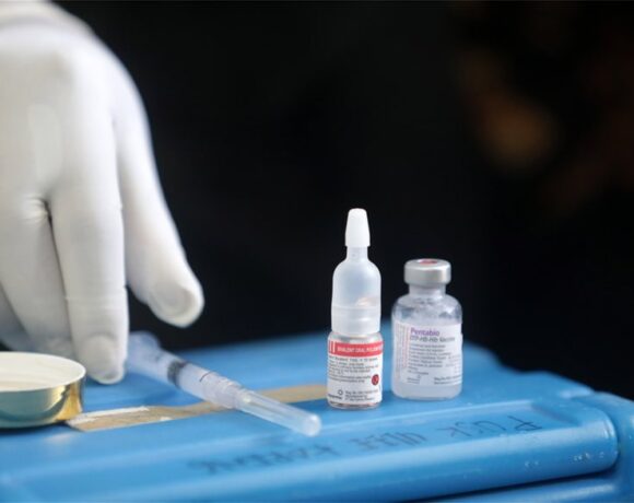 AstraZeneca: Συνεχίζονται οι εμβολιασμοί στην Ελλάδα – Παγώνουν σε Ιταλία, Γερμανία, Γαλλία