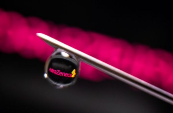 Astrazeneca : Σύνθημα να ξεκινήσουν πάλι οι εμβολιασμοί από τον ΕΜΑ – Ποια «σκοτεινά» σημεία παραμένουν