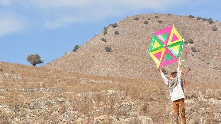 ΑΔΜΗΕ: Συνιστά προσοχή σε όσους πετούν χαρταετό την Καθαρά Δευτέρα